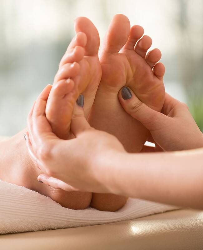 Tuen Sie Ihren Füßen etwas Gutes und gönnen Sie Ihnen eine Fußreflexzonenmassage im Arkona Strandhotel.