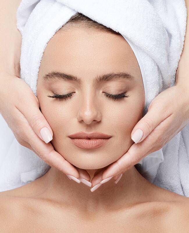 Mit einer Kopf- und Gesichtsmassage im Arkona Strandhotel kommen Sie auf andere Gedanken.